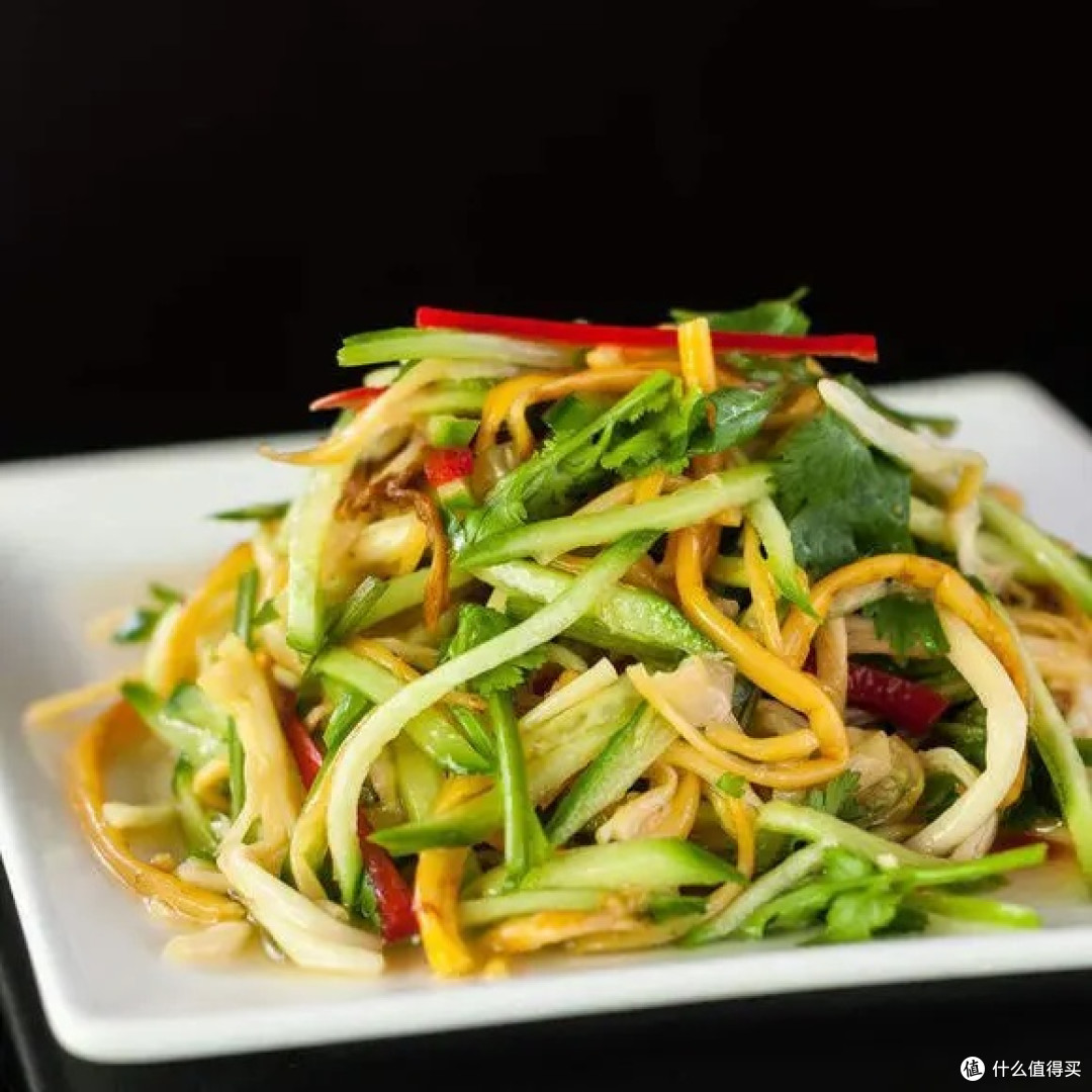 金针菇拌黄瓜：清爽小食里的春日风情