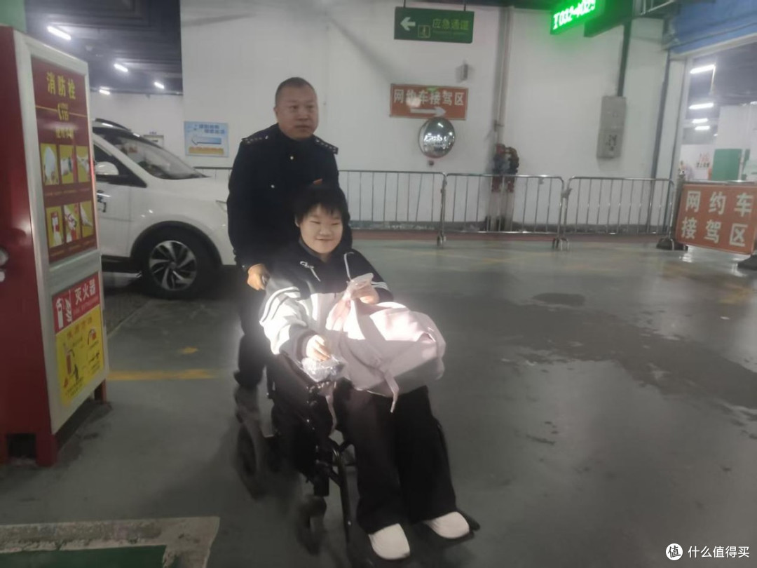 哈尔滨:身残志坚赴自考 跨省爱心助圆梦