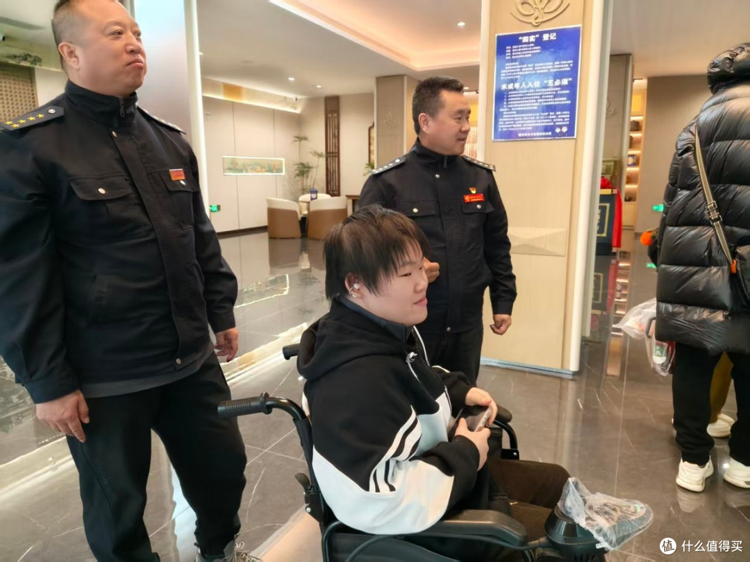 哈尔滨:身残志坚赴自考 跨省爱心助圆梦
