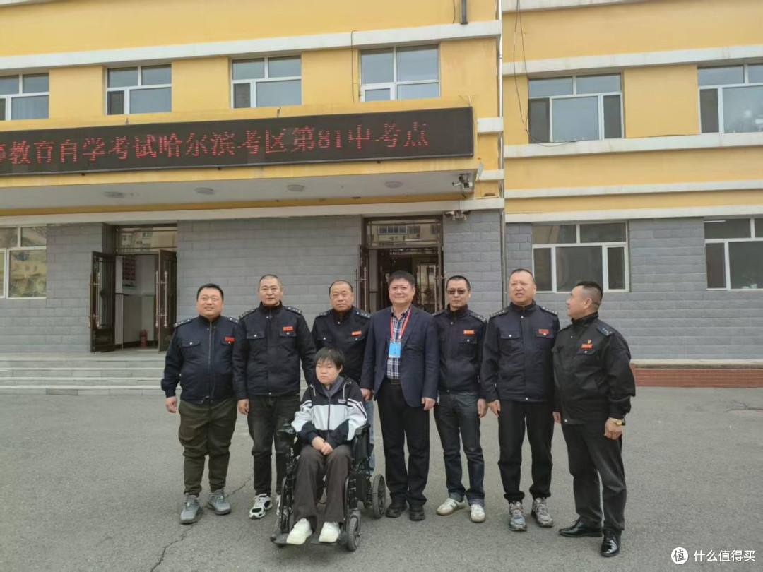 哈尔滨:身残志坚赴自考 跨省爱心助圆梦