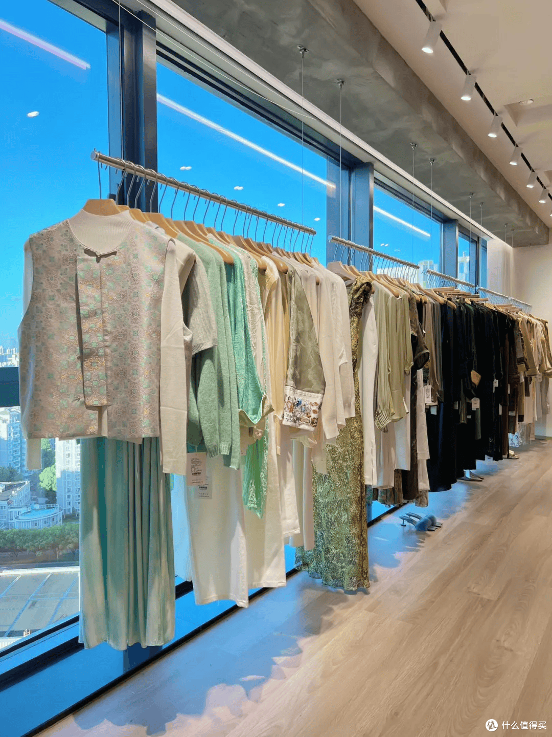 周少青设计师女装(汇银店)