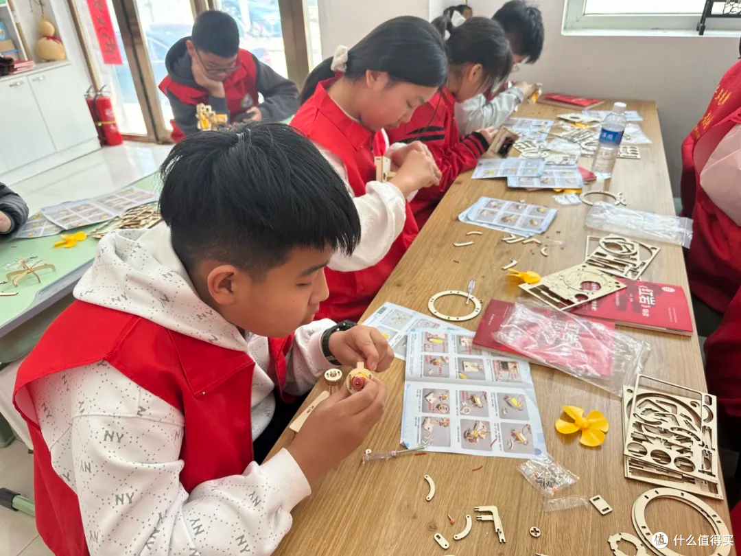 公主岭市青年先锋志愿者协会开展了一场《红岩》读书会活动