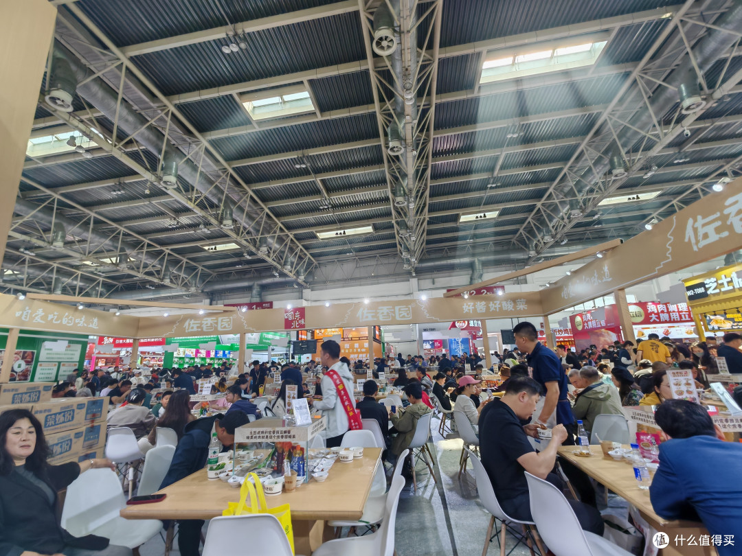 解锁北京小众游:把餐饮展当乐园,免费吃遍全国拿小样