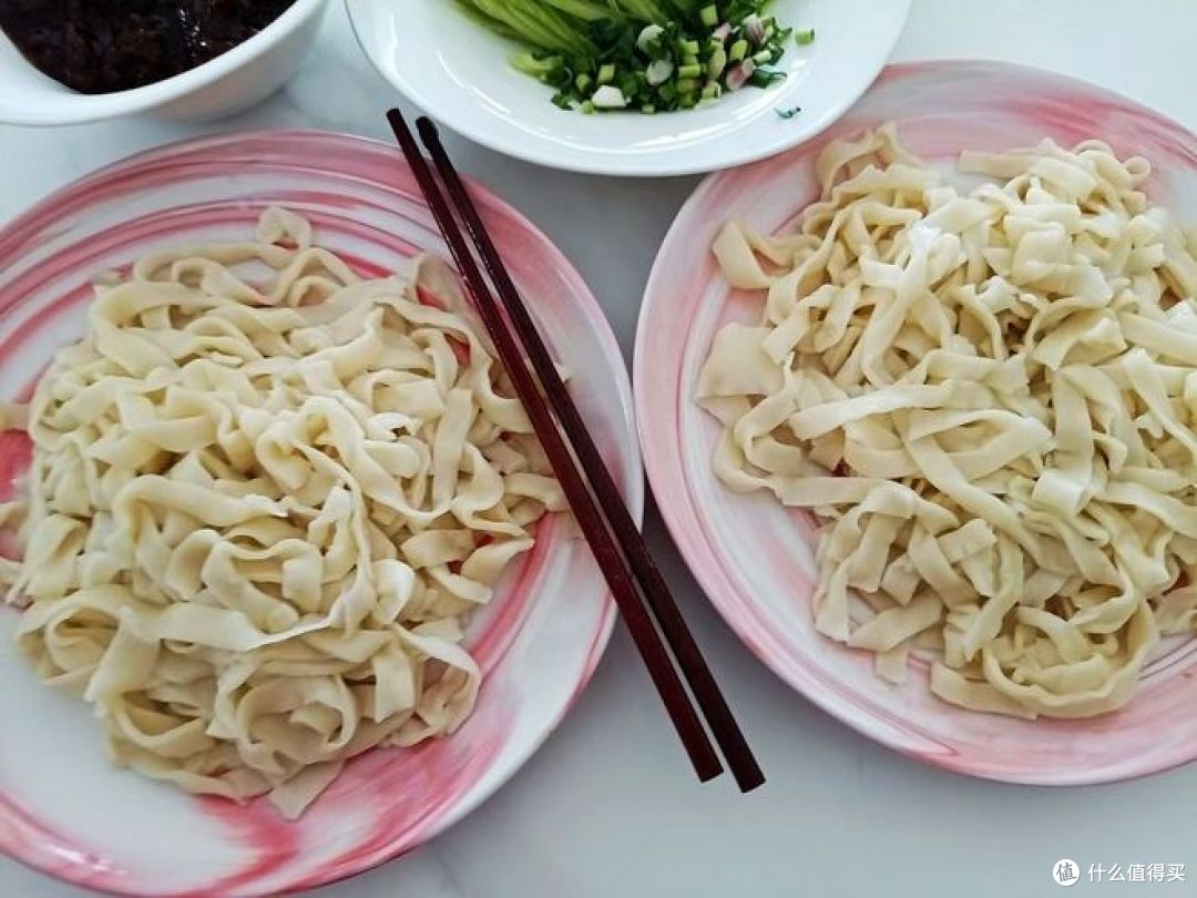 炸酱面,看看我家怎么做的,用哪种面粉做的手擀面?