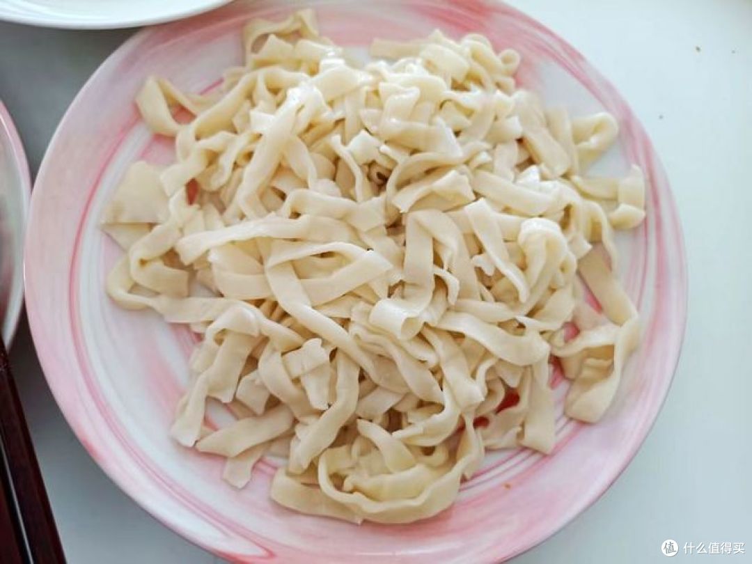 炸酱面,看看我家怎么做的,用哪种面粉做的手擀面?