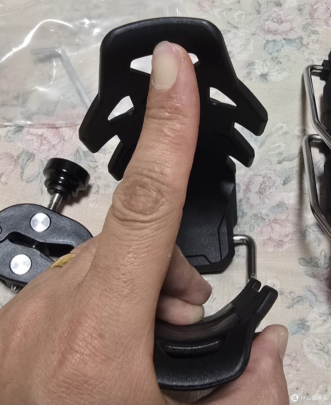 电动车杯子架凯威格和十玛两个牌子有点分不清