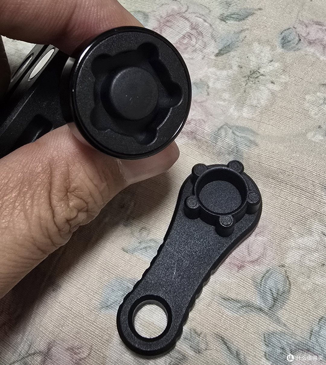 电动车杯子架凯威格和十玛两个牌子有点分不清