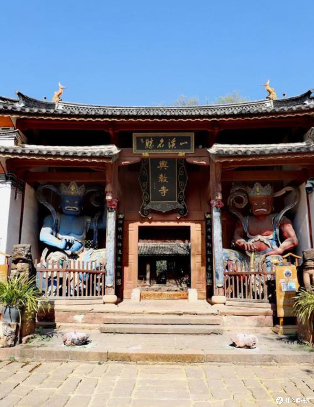 躲进大理古镇深处，我把时间熬成了蓝