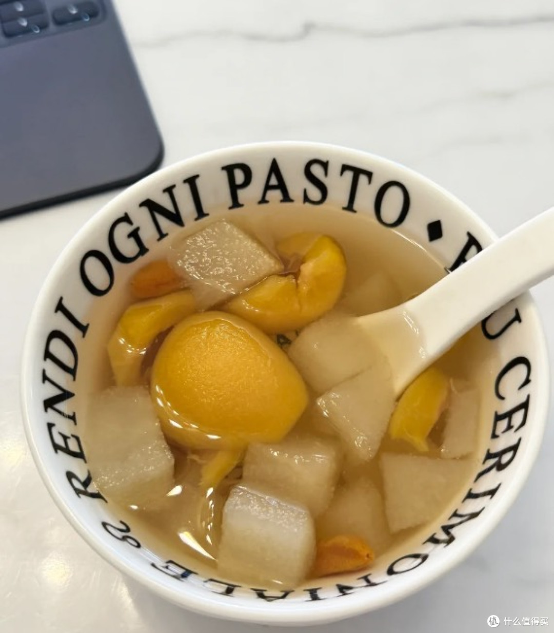 春日寻味,解锁枇杷炖雪梨的温润滋养
