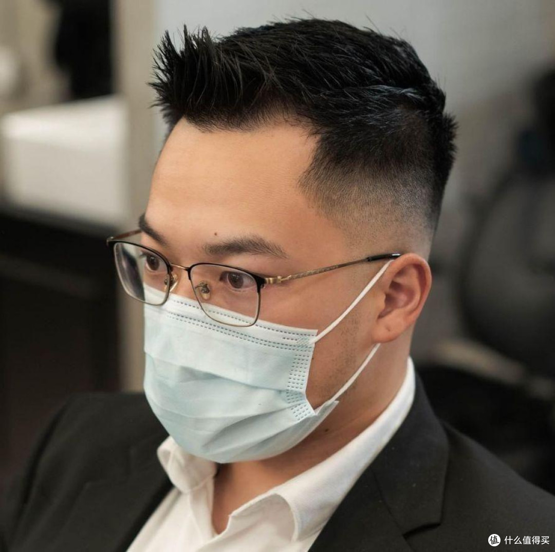 原来50岁的男人“显老元凶”，并不是白发、皱纹，而是这3个特征