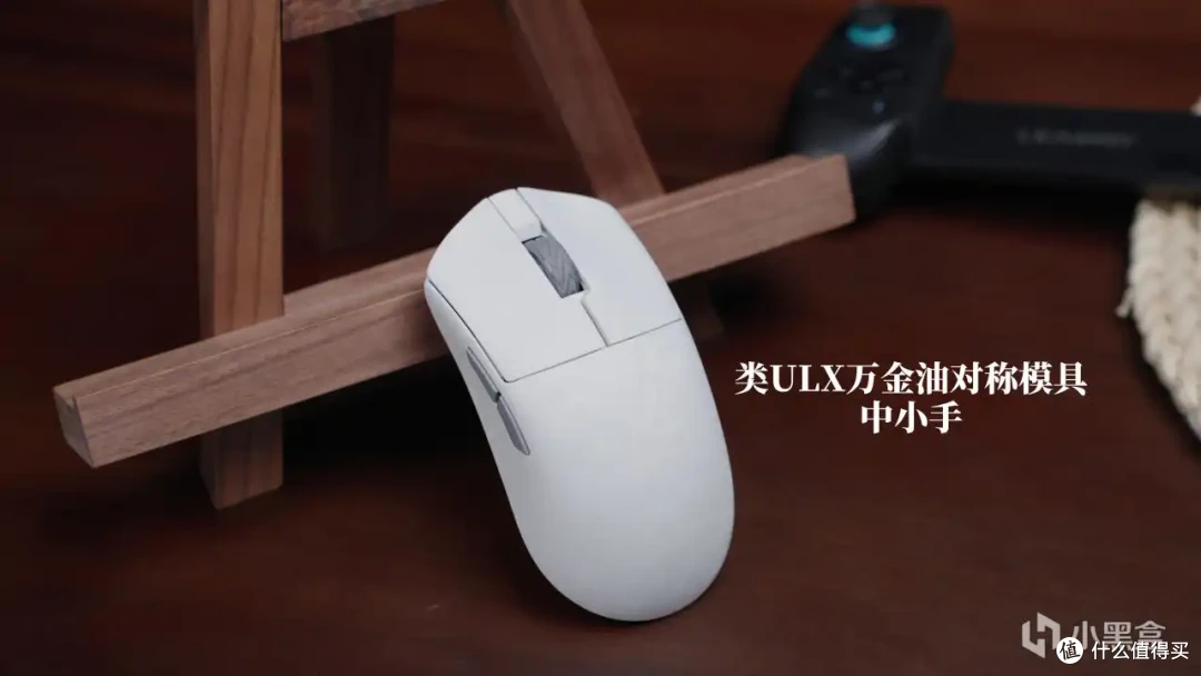 首发99元!碳纤维对称中小手万金油鼠标:SKN朱雀上市!
