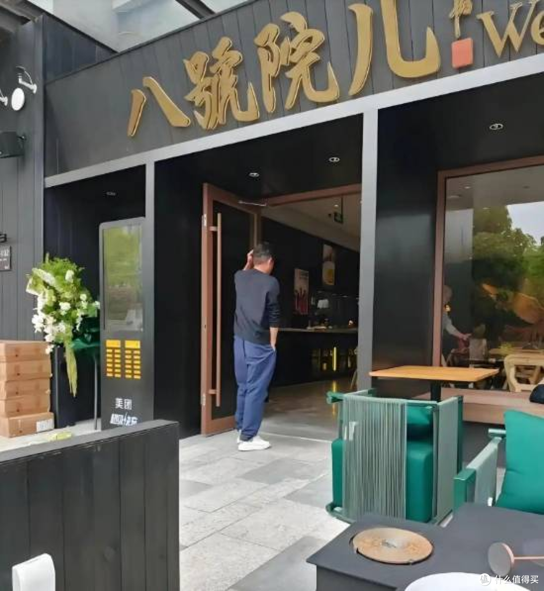 文章上海开面馆,32元油泼面排队4小时,食客赞价格亲民!