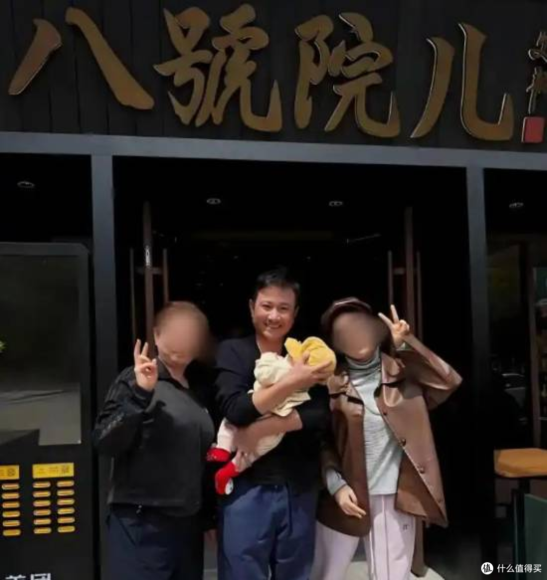 文章上海开面馆,32元油泼面排队4小时,食客赞价格亲民!