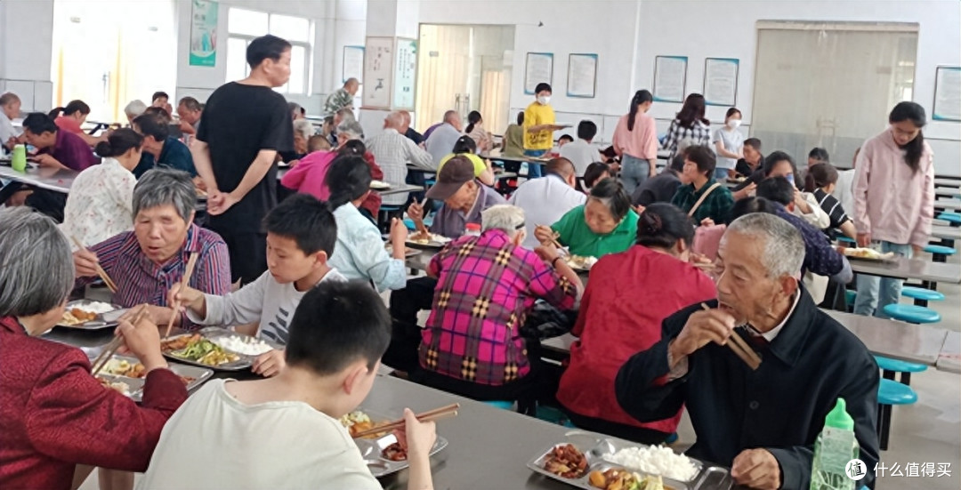 定了!“1村1食堂”全国铺开,农民再也不用天天做饭?你怎么看?