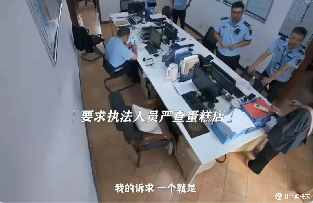 反转爆红!家长维权反翻车,蛋糕店意外收获 “泼天流量”