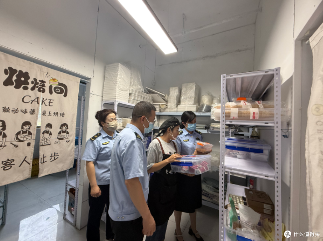 反转爆红!家长维权反翻车,蛋糕店意外收获 “泼天流量”