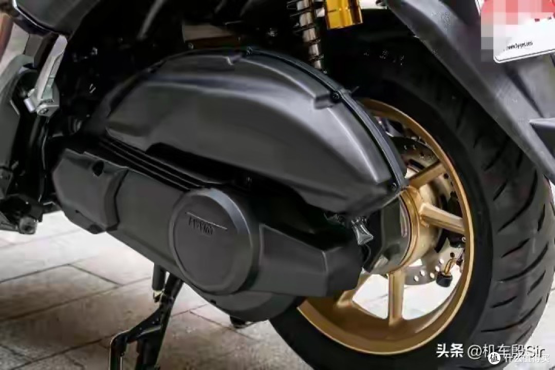7980元标配ABS+TCS+400km续航，雅马哈还坐得住吗？