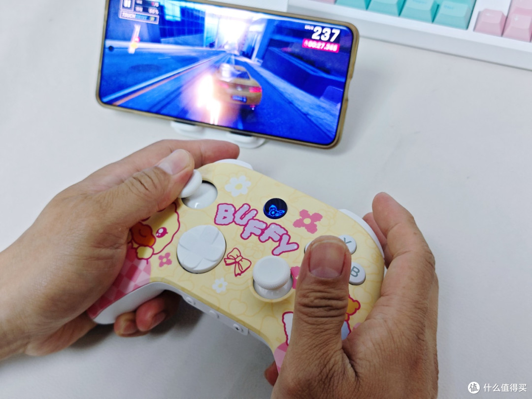 春季焕新|百元也能买到正版IP+全功能手柄?这只小黄鸭太懂玩家