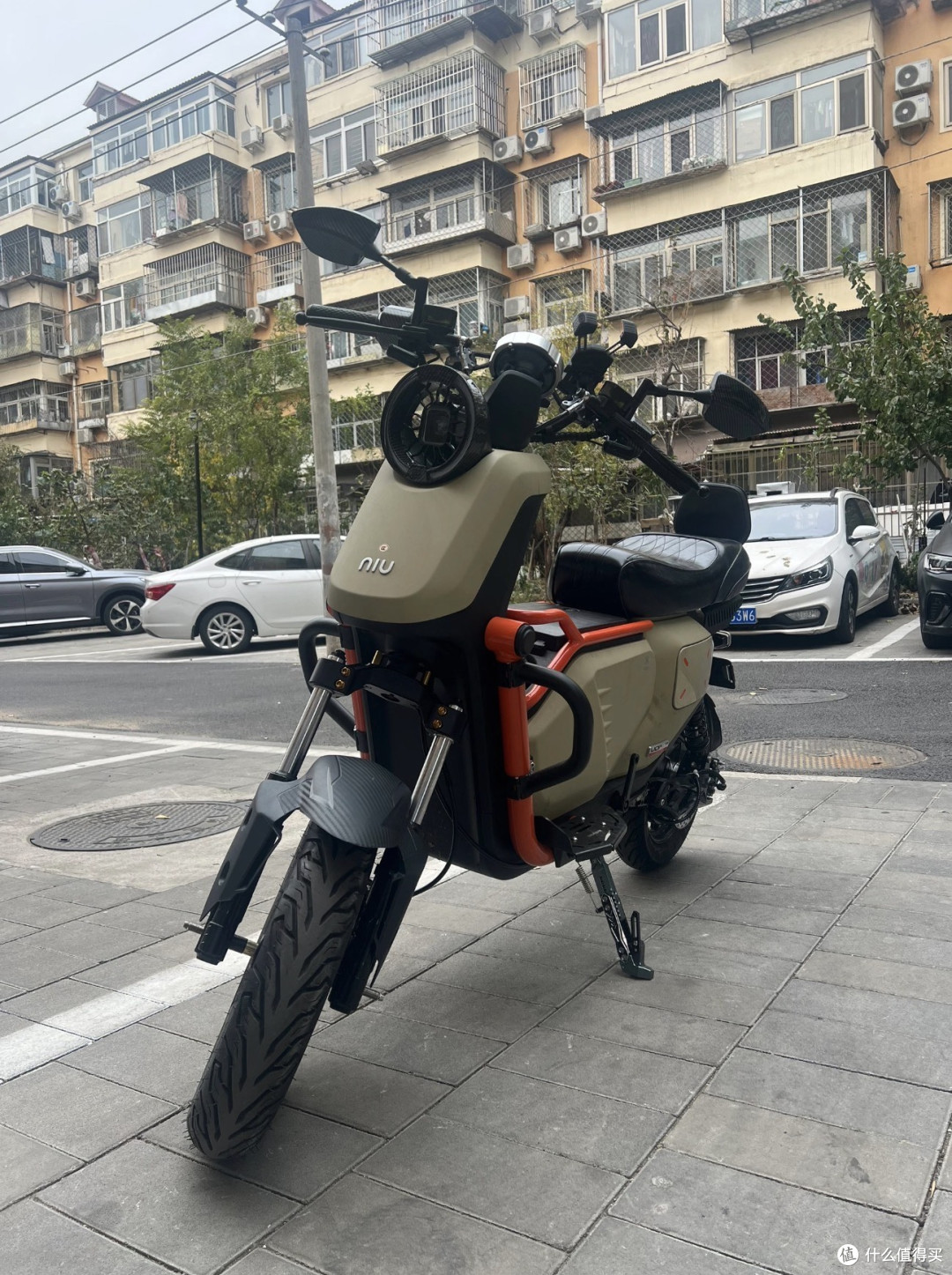沙漠黄配色U2:智能出行新选择