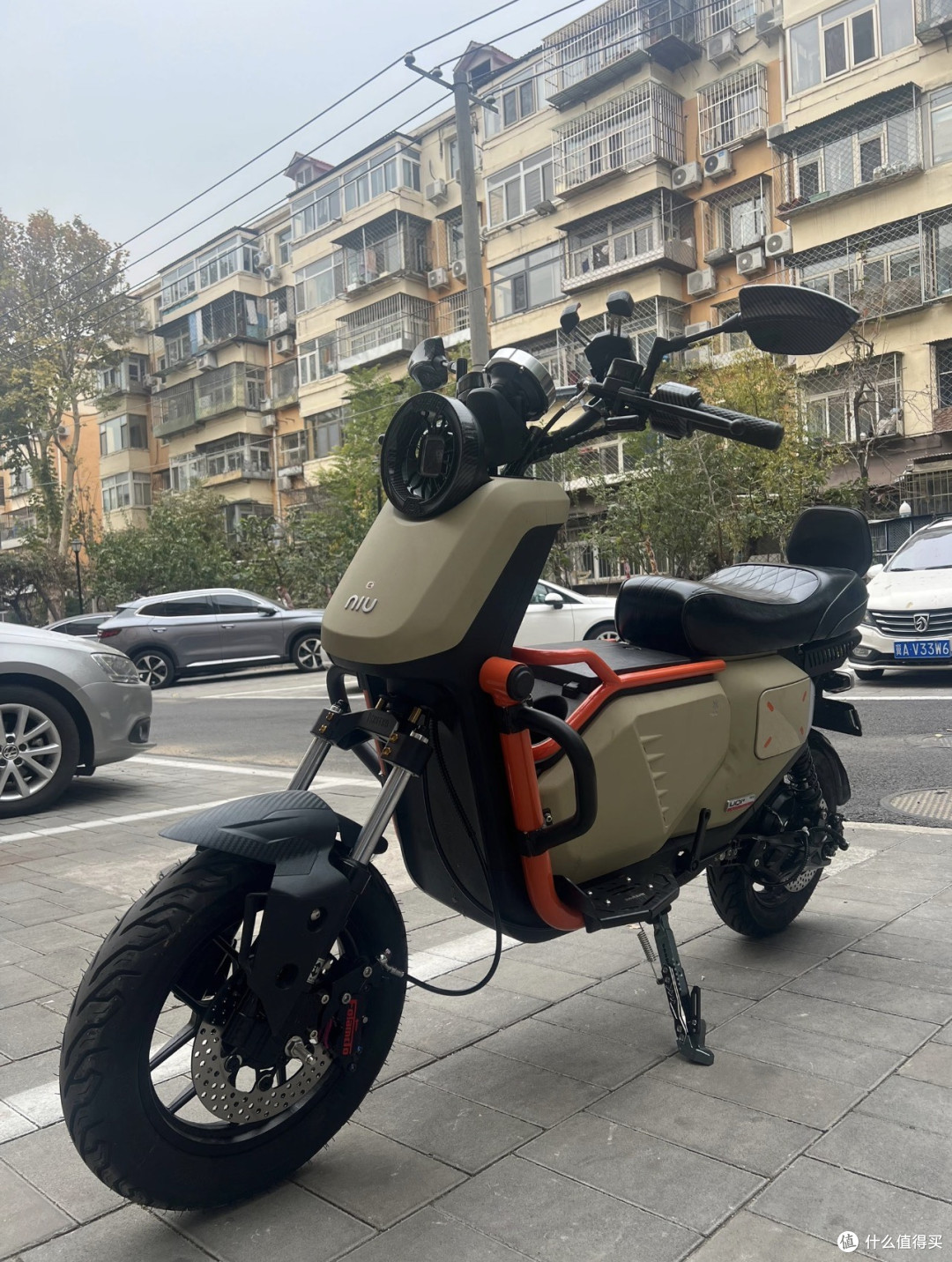 沙漠黄配色U2：智能出行新选择