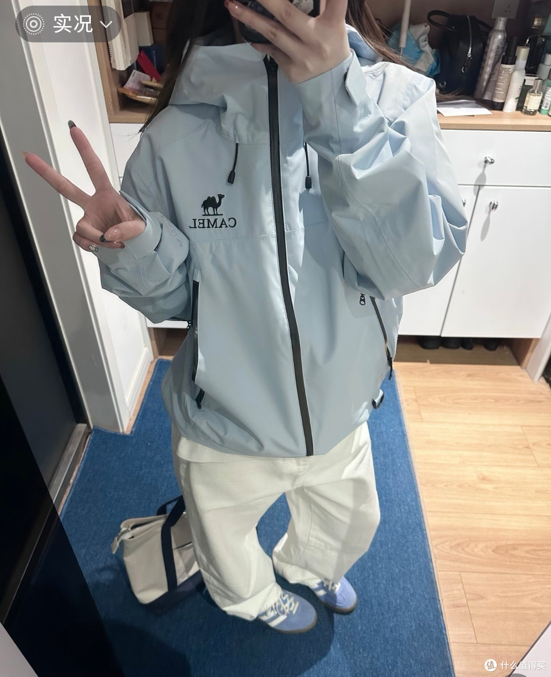 轻量化冲锋衣助力春日徒步