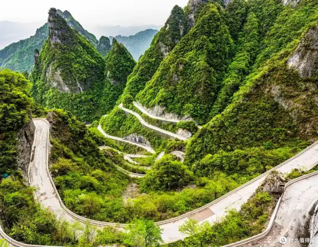 张家界石柱与挑夫的生活