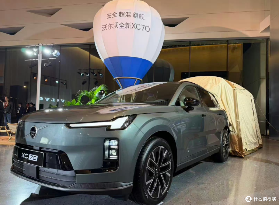 沃尔沃99周年放大招,3台新车戳中家用痛点,买车怎么选?