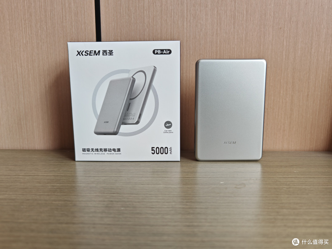 西圣PB Air实测:10000mAh仅重185g,无线快充+多设备适配太省心