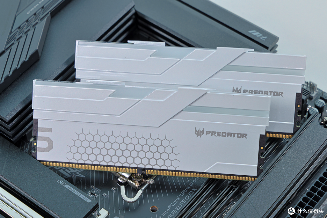 加量不加价!酷睿270K Plus+技嘉Z890小雕DUO X+5080HOF装机实测