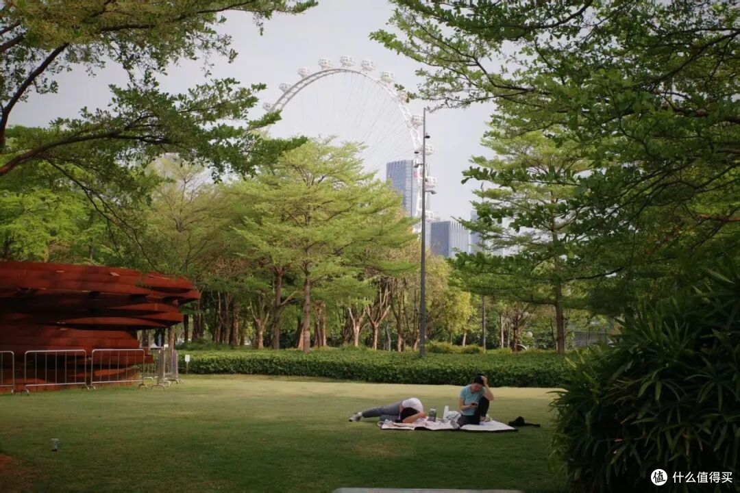 坐着地铁去看海!这座城市会搞钱,但更会玩!