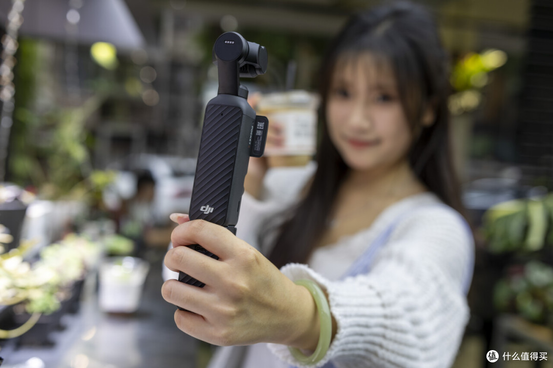 大疆Pocket 4评测:14档宽容度画质拉满,手机影像「亲爹」来了?