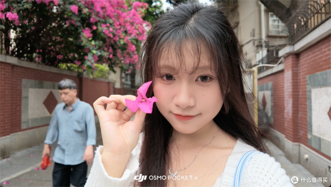 大疆Pocket 4评测:14档宽容度画质拉满,手机影像「亲爹」来了?