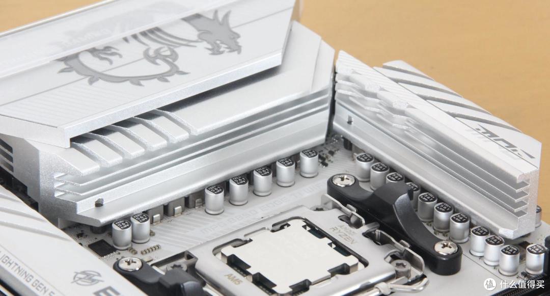AMD游戏神U配刀锋钛主板,9800X3D实测4K通吃3A大作,爽到飞起!