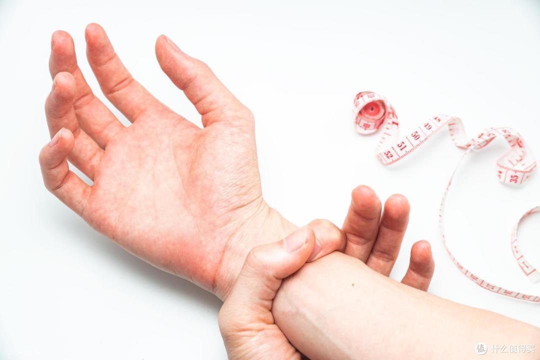 抱娃手腕疼?3分钟学会腱鞘炎缓解法,亲测有效!