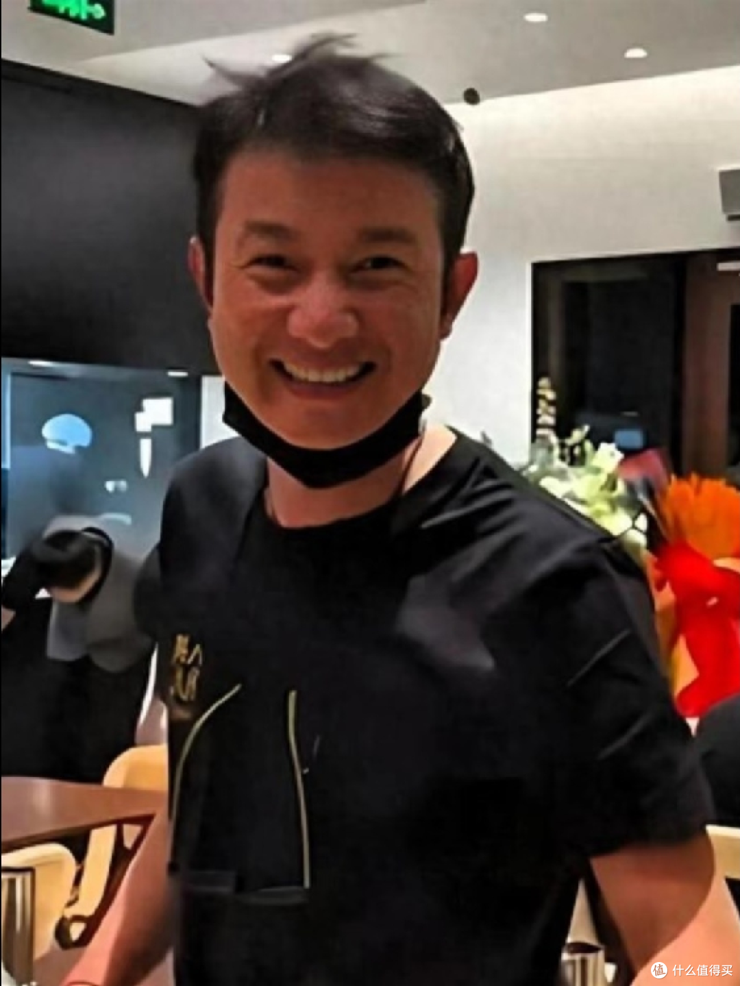 一碗陕面贵不贵?文章亲自端盘擦桌,网友:这“情怀税”交得值!