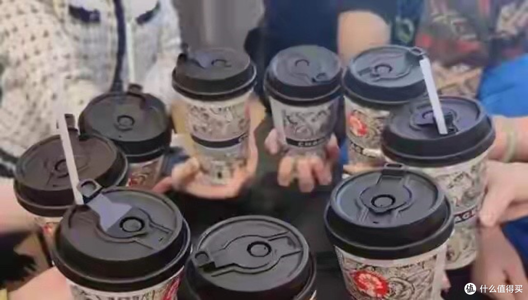 一杯茶蒸发300亿!霸王茶姬泡沫破裂,创始人卷7亿走人