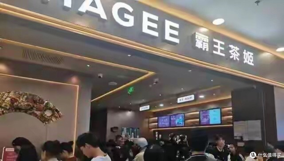 一杯茶蒸发300亿!霸王茶姬泡沫破裂,创始人卷7亿走人