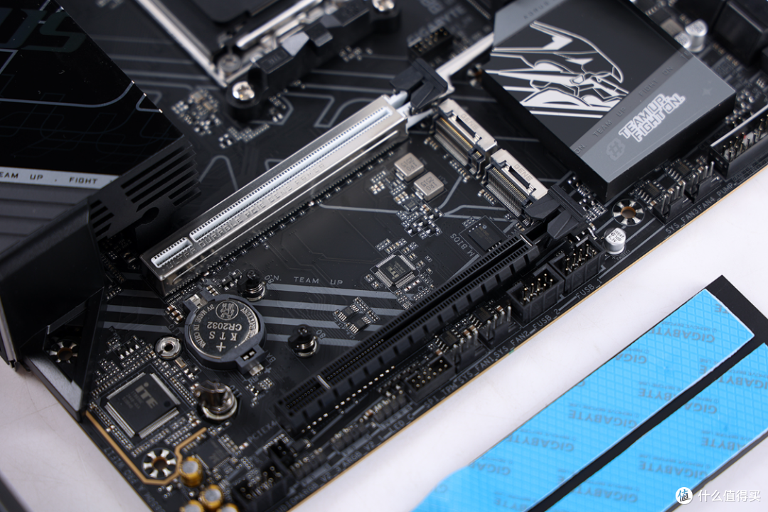 能打好看桌面立式小钢炮:98X3D+B850M电竞雕+5080黑金+CH270机箱