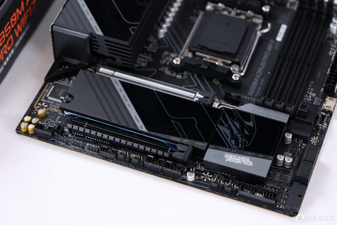 能打好看桌面立式小钢炮:98X3D+B850M电竞雕+5080黑金+CH270机箱