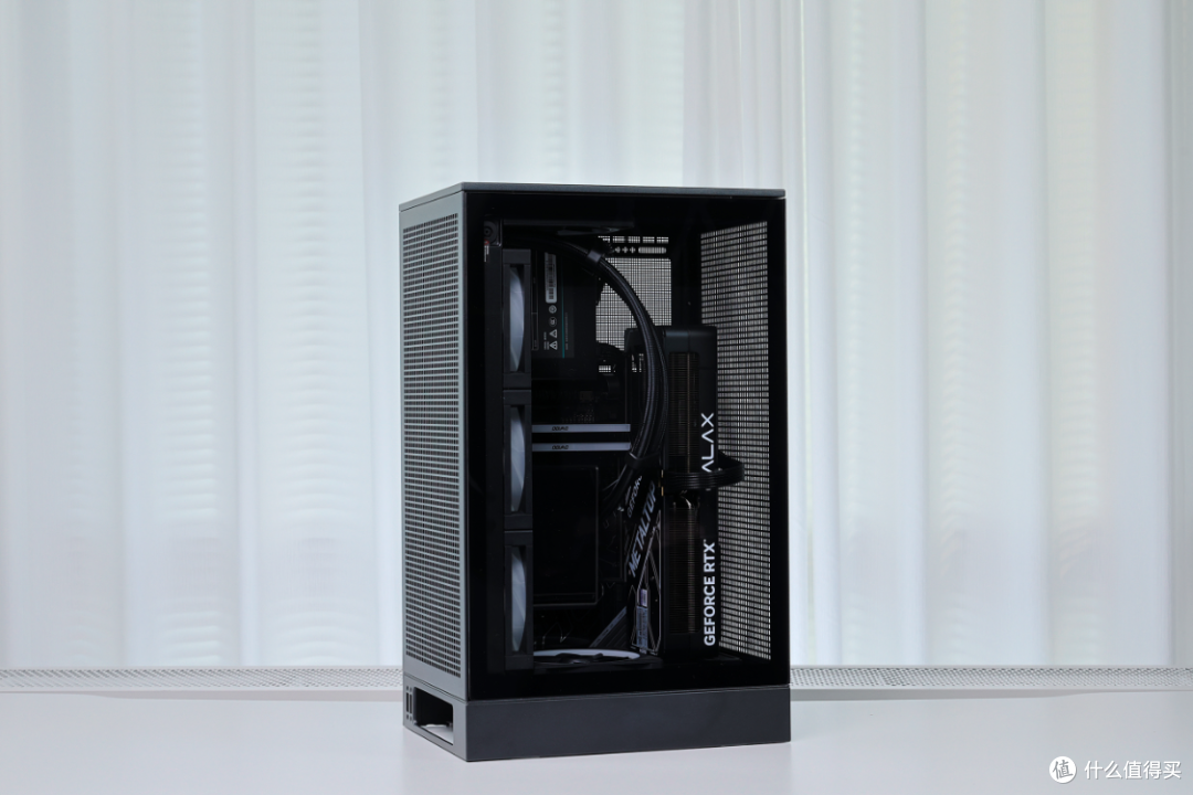能打好看桌面立式小钢炮:98X3D+B850M电竞雕+5080黑金+CH270机箱