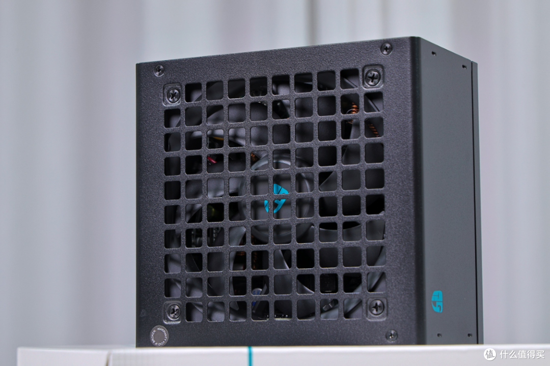 能打好看桌面立式小钢炮:98X3D+B850M电竞雕+5080黑金+CH270机箱