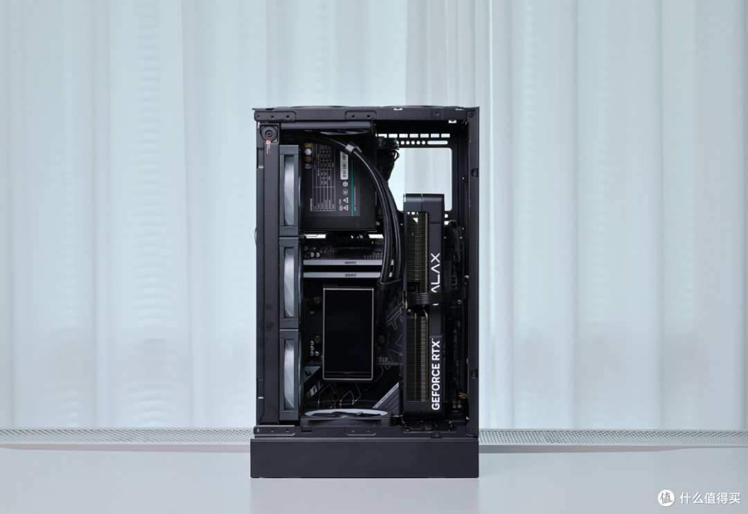 能打好看桌面立式小钢炮:98X3D+B850M电竞雕+5080黑金+CH270机箱