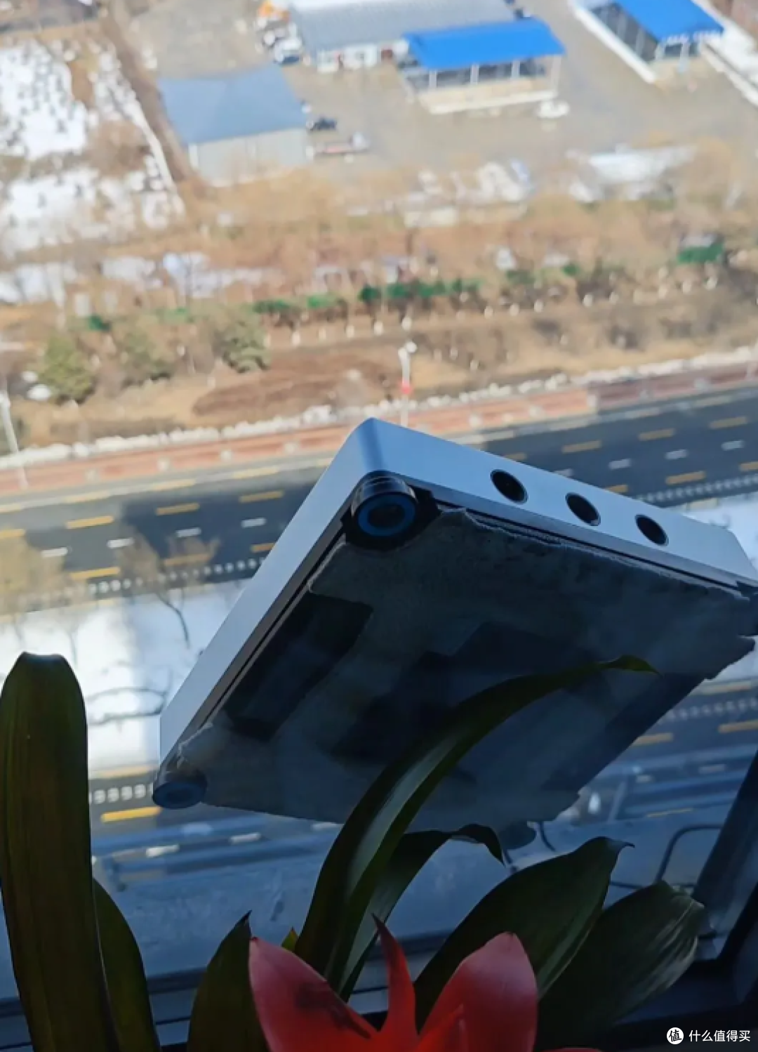 【实测】摩尔先生 M7PRO 擦窗机器人800 元档安全 + 清洁双天花板