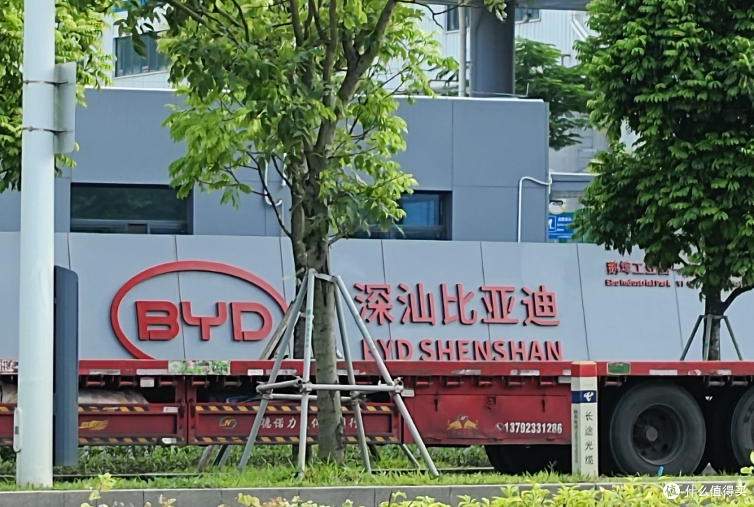 比亚迪以创新为翼，以实干为基，赋能汽车行业高质量发展