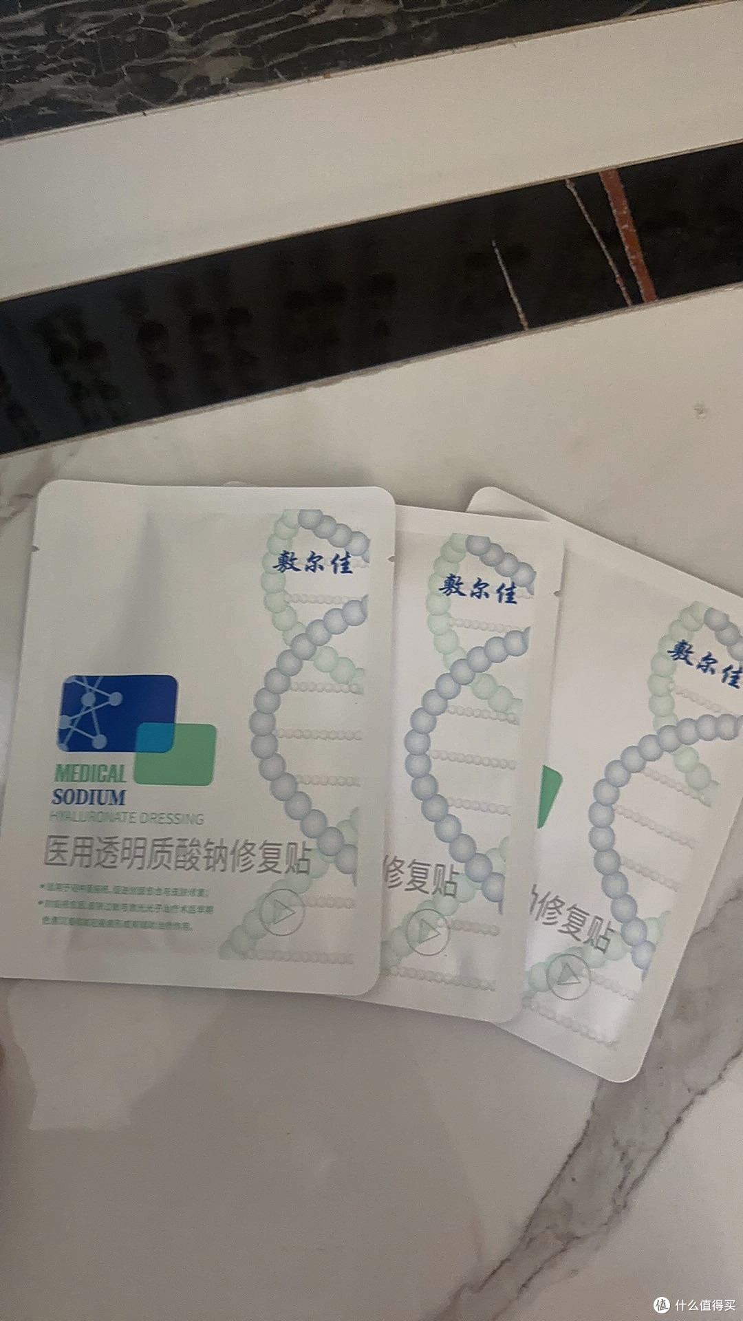 感谢敷尔佳修复面膜,让我的过敏肌肤变好了,人也自信了很多。