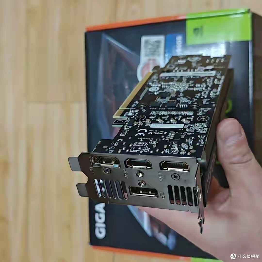 2千元档最强刀卡!咸鱼流出技嘉RTX4060 8G半高刀卡,残暴三风扇