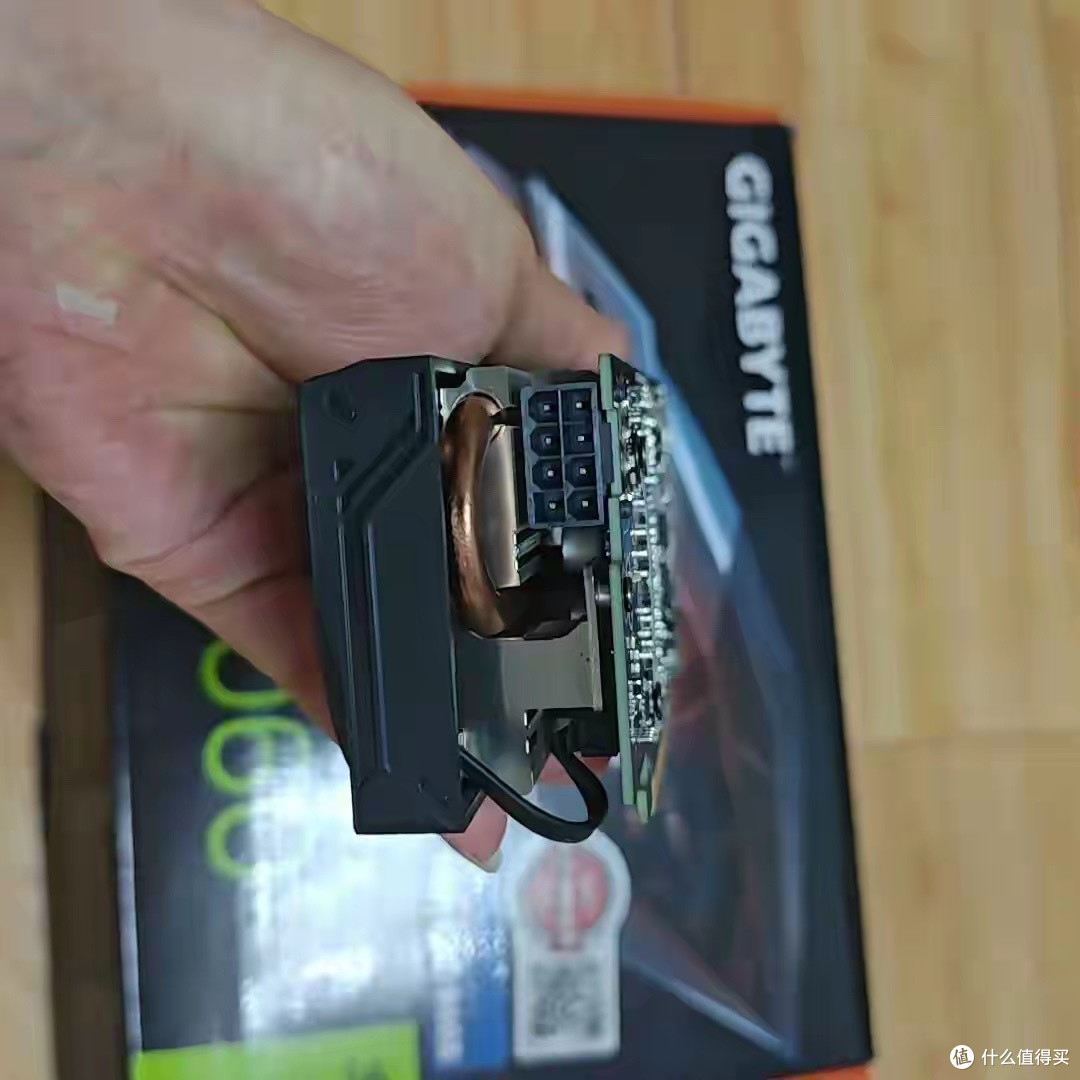 2千元档最强刀卡!咸鱼流出技嘉RTX4060 8G半高刀卡,残暴三风扇