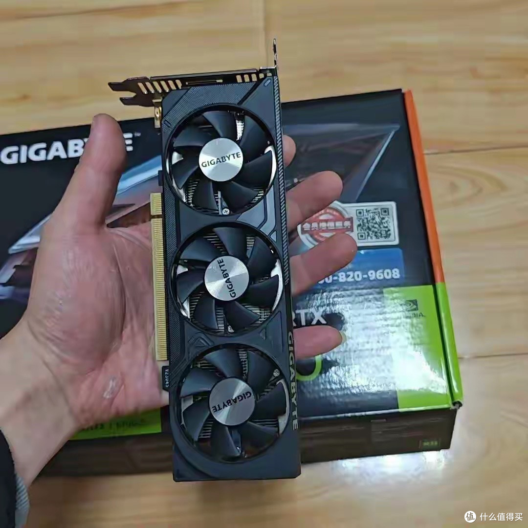 2千元档最强刀卡!咸鱼流出技嘉RTX4060 8G半高刀卡,残暴三风扇