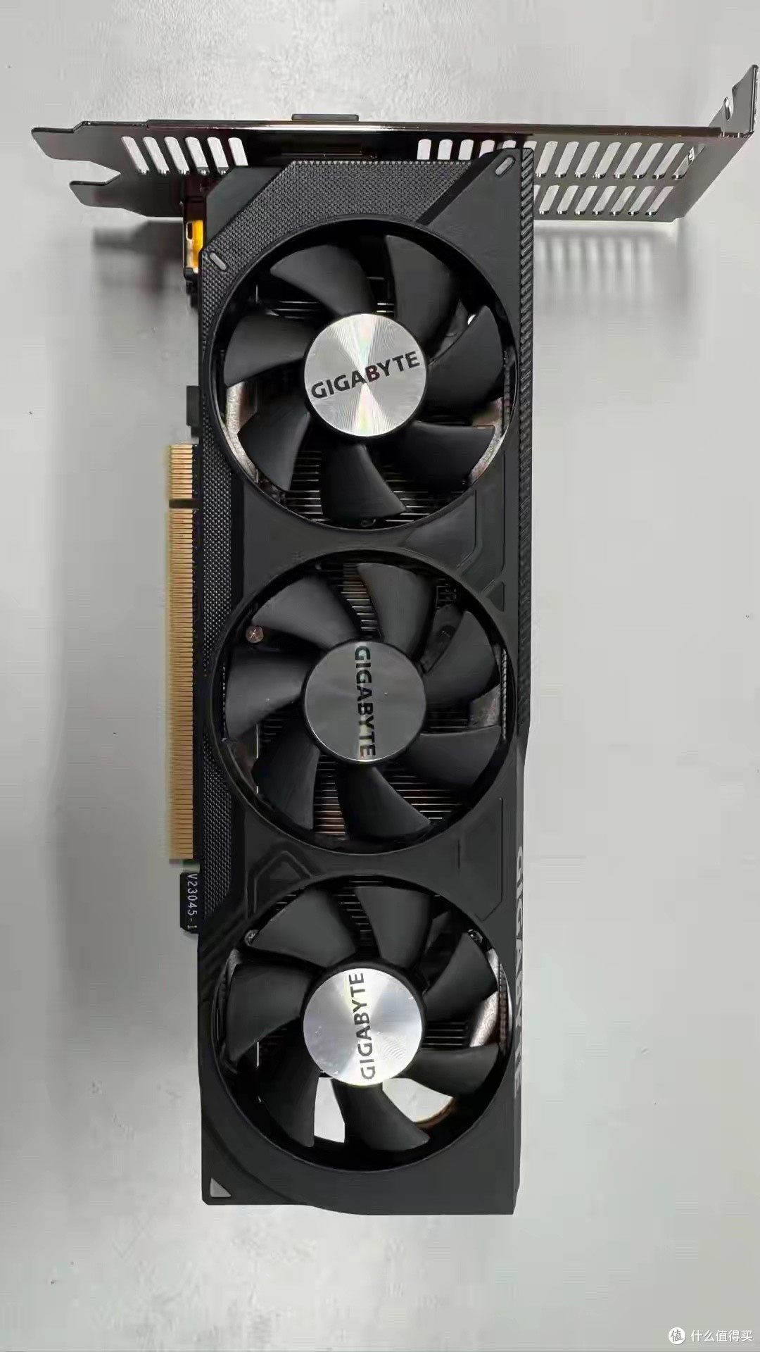 2千元档最强刀卡!咸鱼流出技嘉RTX4060 8G半高刀卡,残暴三风扇