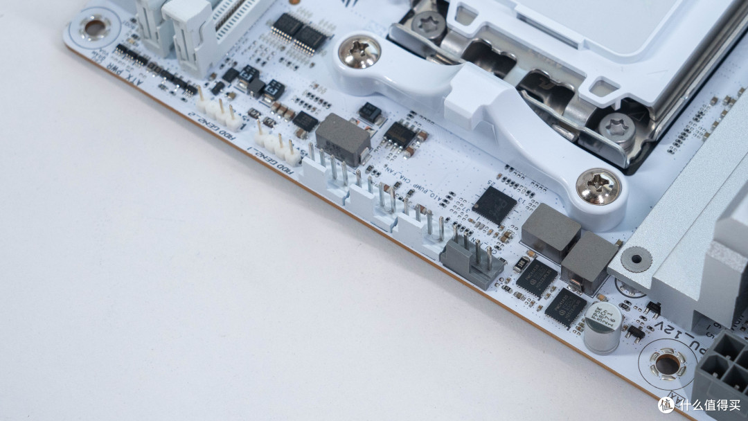 9L ITX小钢炮:9850X3D+ROG B850i 吹雪+AKLLA A5装机分享